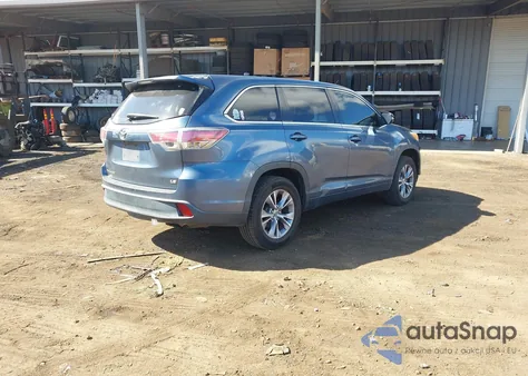 2015 Toyota Highlander Le Plus V6/Le V6 z USA, uszkodzony, nr VIN 5TDZKRFH6FS070806